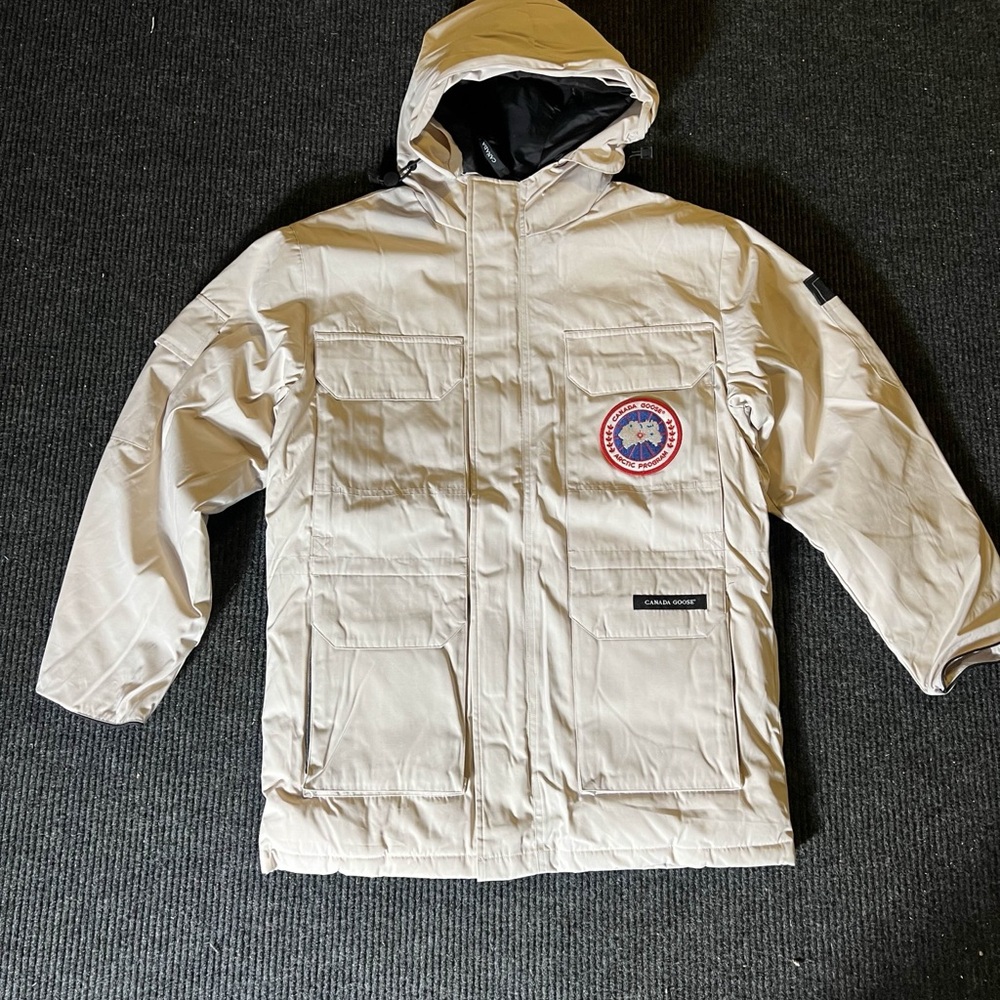 BRAND NEW Canada Goose White Expedition Parka Size S